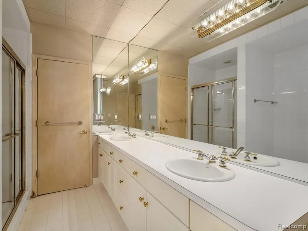 43564 Scenic Lane Novi City MI 48167