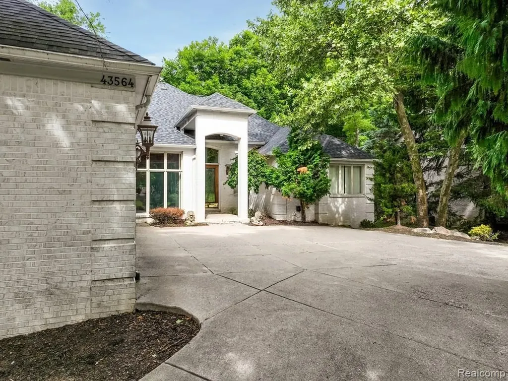 43564 Scenic Lane Novi City MI 48167