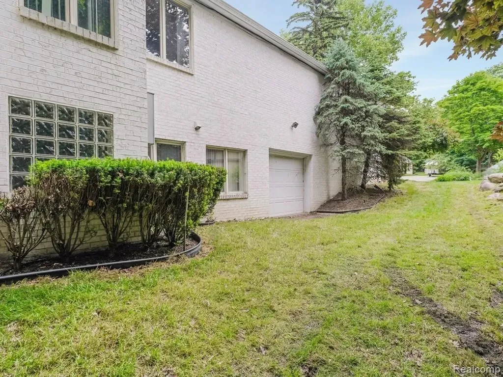 43564 Scenic Lane Novi City MI 48167