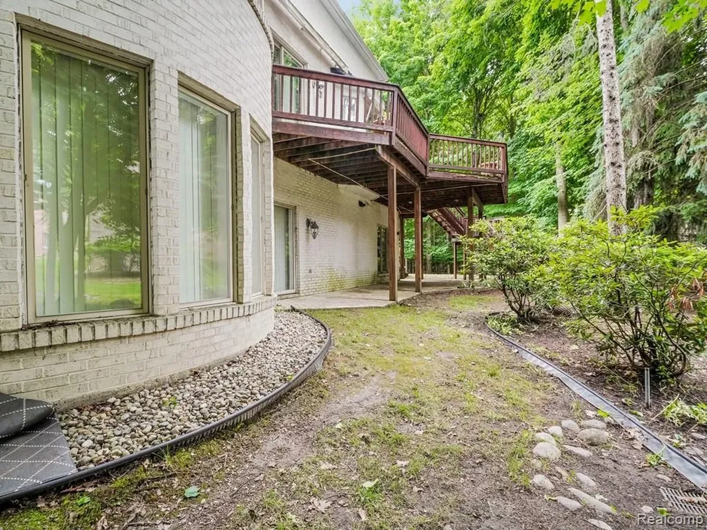 43564 Scenic Lane Novi City MI 48167