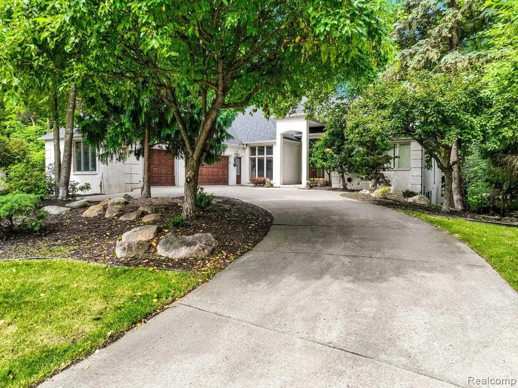 43564 Scenic Lane Novi City MI 48167