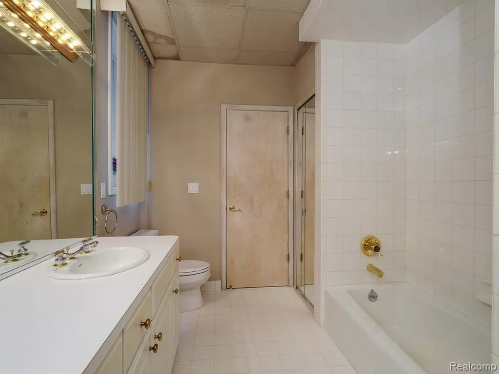43564 Scenic Lane Novi City MI 48167