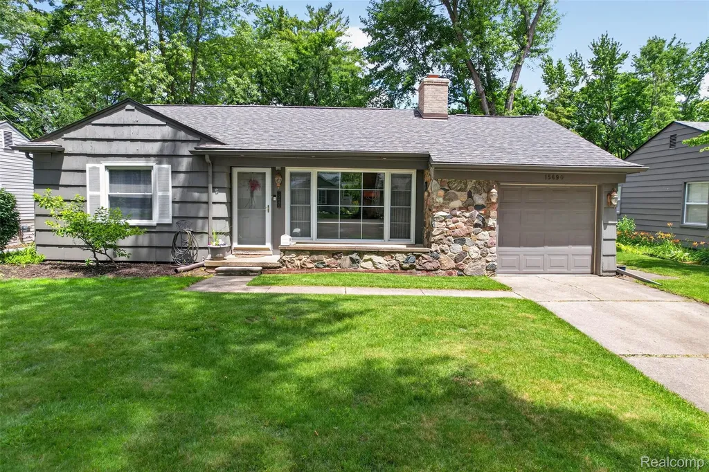 15690 Birwood Avenue Beverly Hills Village MI 48025
