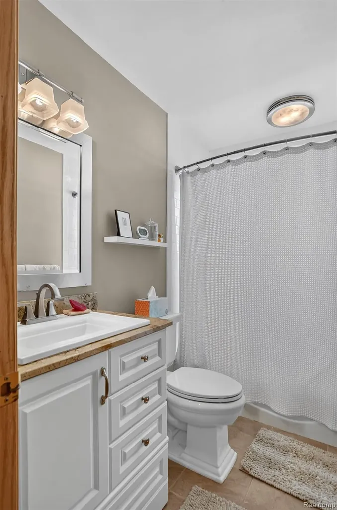15690 Birwood Avenue Beverly Hills Village MI 48025