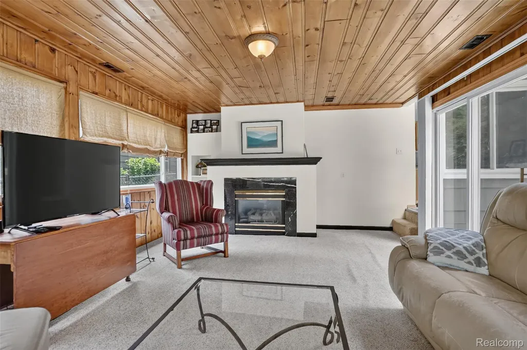 15690 Birwood Avenue Beverly Hills Village MI 48025