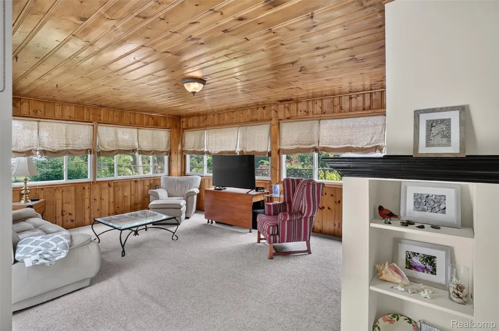 15690 Birwood Avenue Beverly Hills Village MI 48025