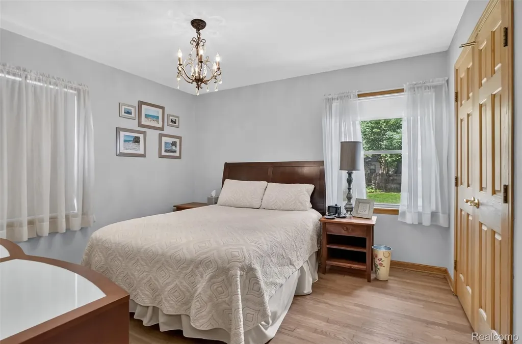 15690 Birwood Avenue Beverly Hills Village MI 48025