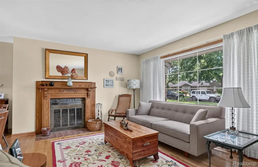 15690 Birwood Avenue Beverly Hills Village MI 48025