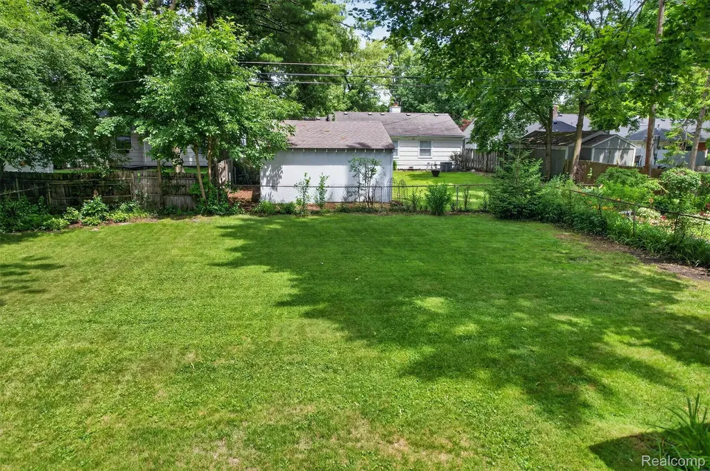 15690 Birwood Avenue Beverly Hills Village MI 48025
