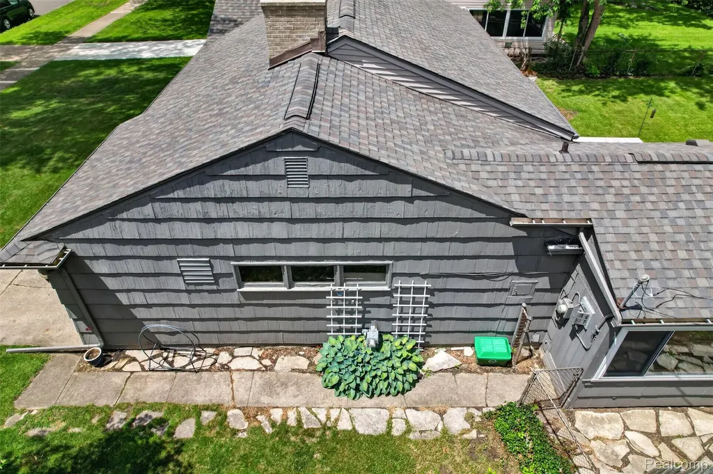15690 Birwood Avenue Beverly Hills Village MI 48025
