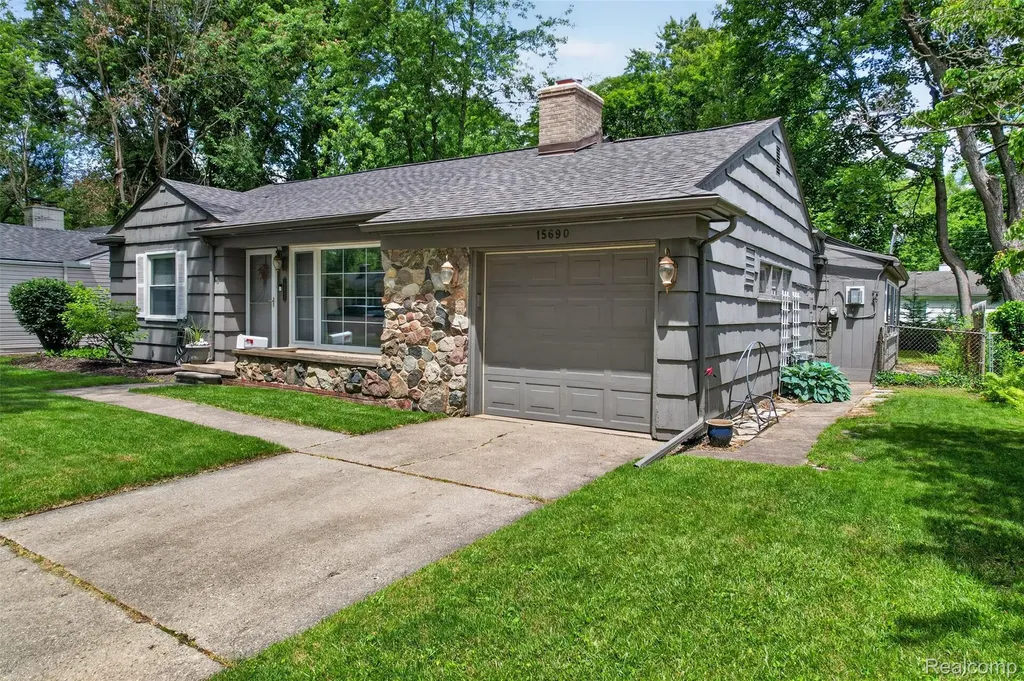 15690 Birwood Avenue Beverly Hills Village MI 48025