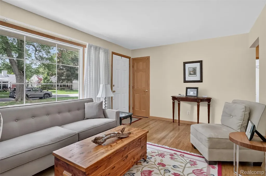 15690 Birwood Avenue Beverly Hills Village MI 48025