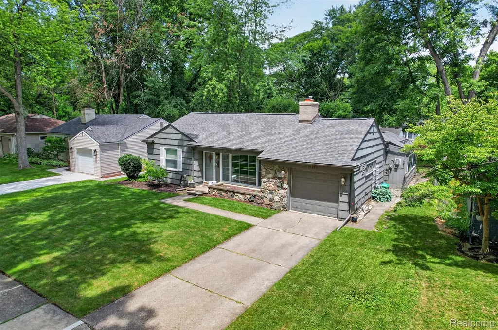 15690 Birwood Avenue Beverly Hills Village MI 48025