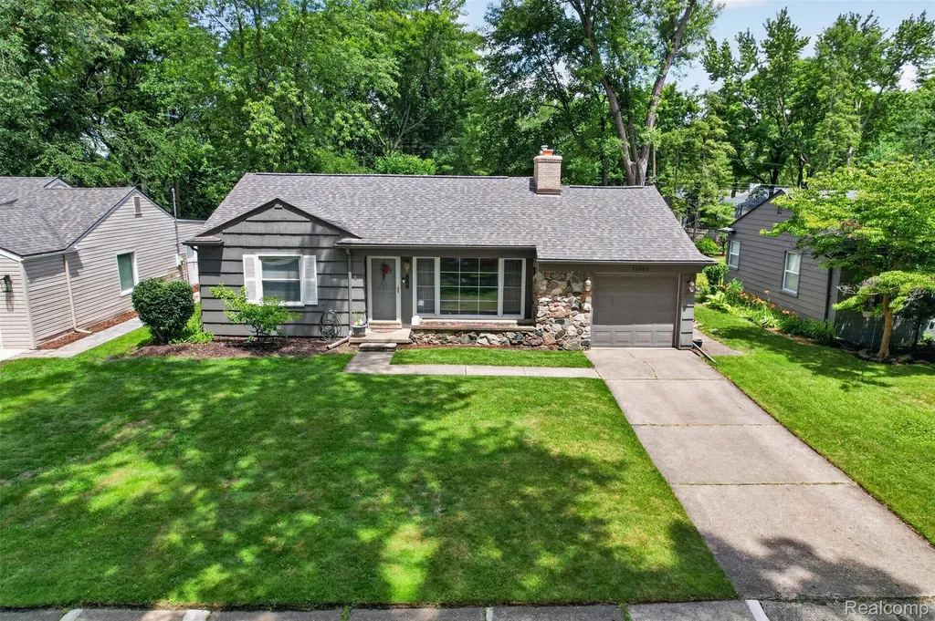 15690 Birwood Avenue Beverly Hills Village MI 48025