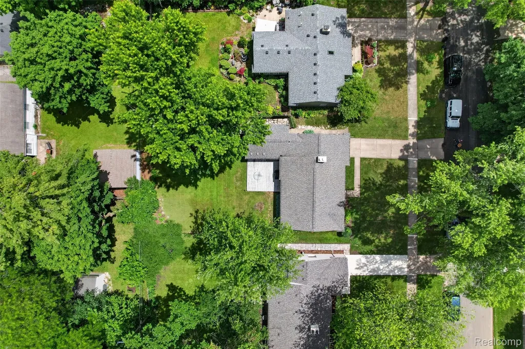15690 Birwood Avenue Beverly Hills Village MI 48025