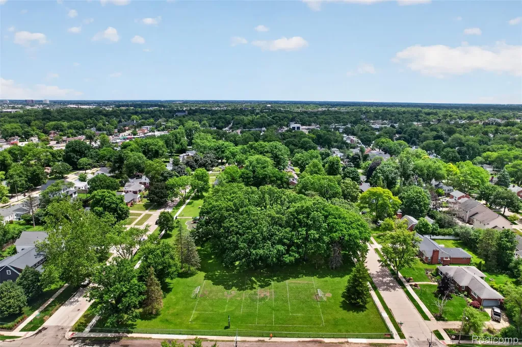 15690 Birwood Avenue Beverly Hills Village MI 48025