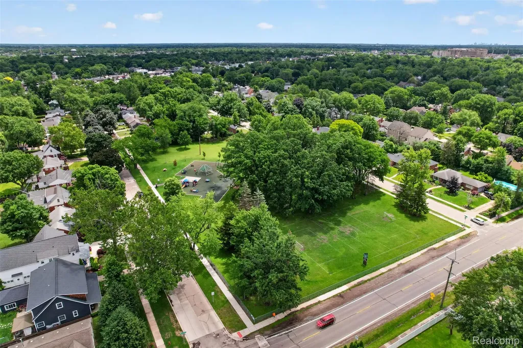 15690 Birwood Avenue Beverly Hills Village MI 48025