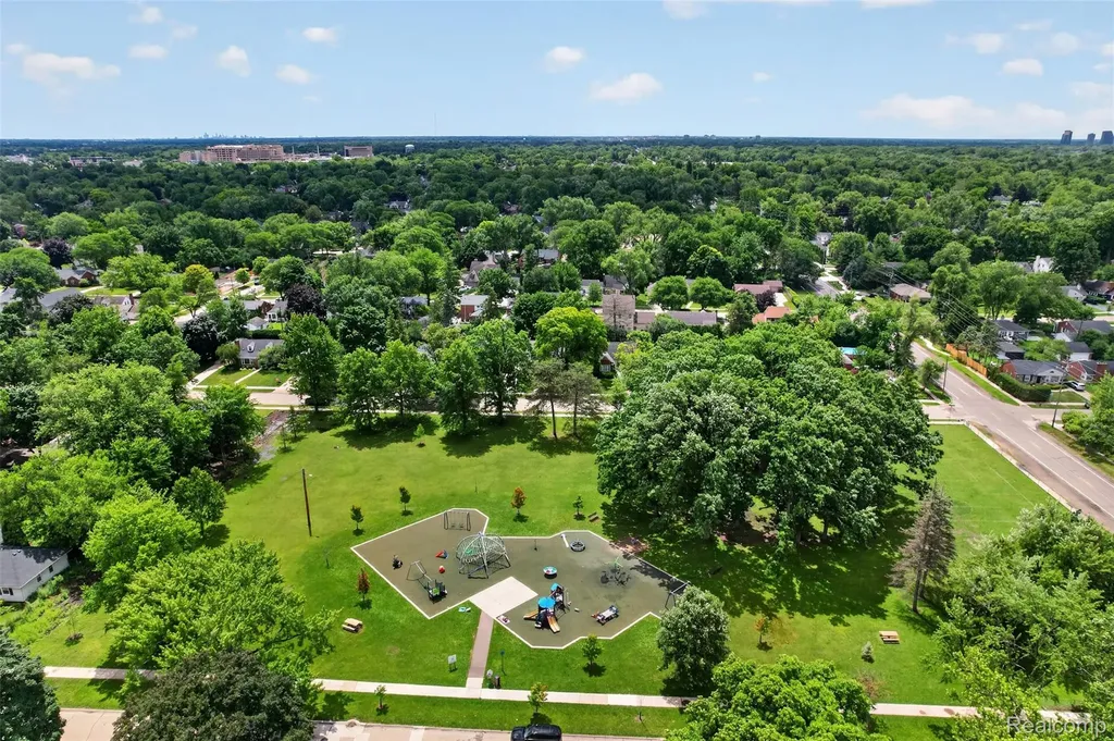 15690 Birwood Avenue Beverly Hills Village MI 48025
