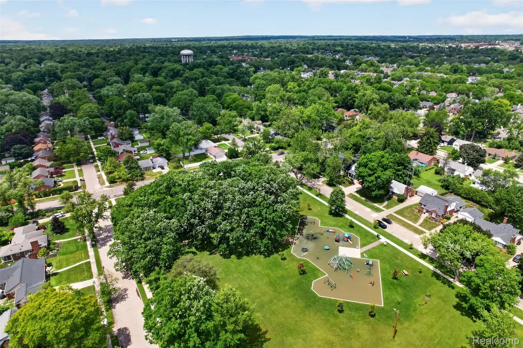 15690 Birwood Avenue Beverly Hills Village MI 48025