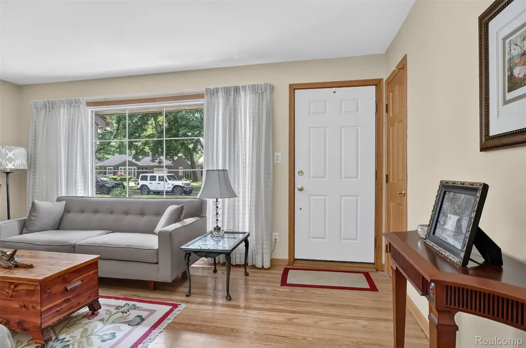 15690 Birwood Avenue Beverly Hills Village MI 48025