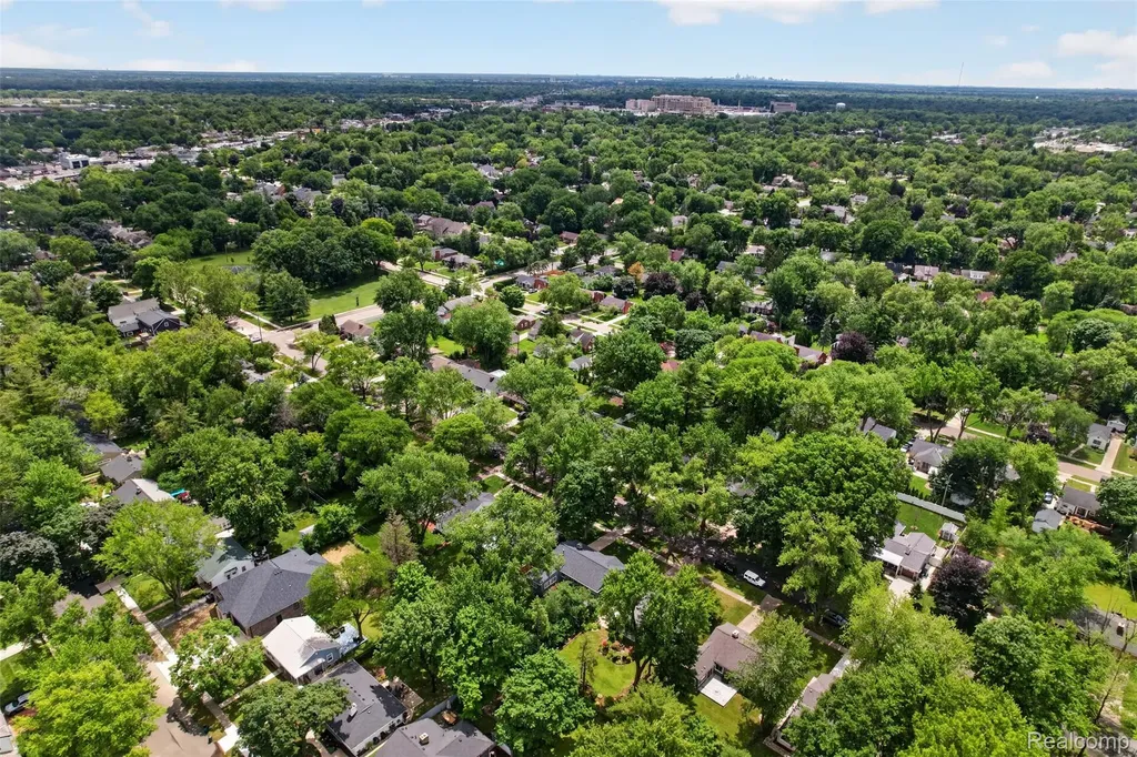 15690 Birwood Avenue Beverly Hills Village MI 48025