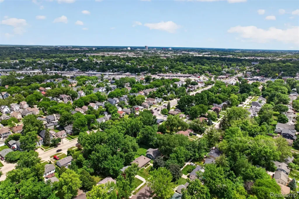 15690 Birwood Avenue Beverly Hills Village MI 48025