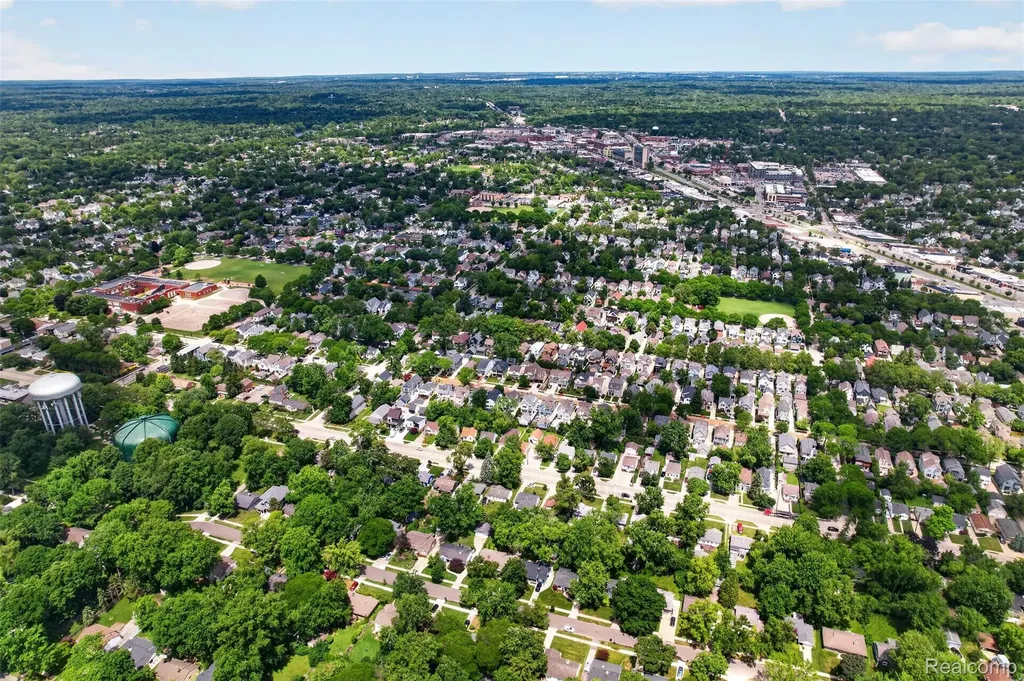 15690 Birwood Avenue Beverly Hills Village MI 48025