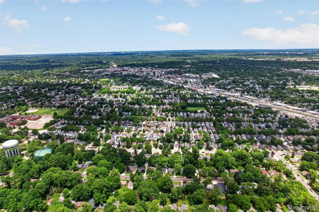 15690 Birwood Avenue Beverly Hills Village MI 48025