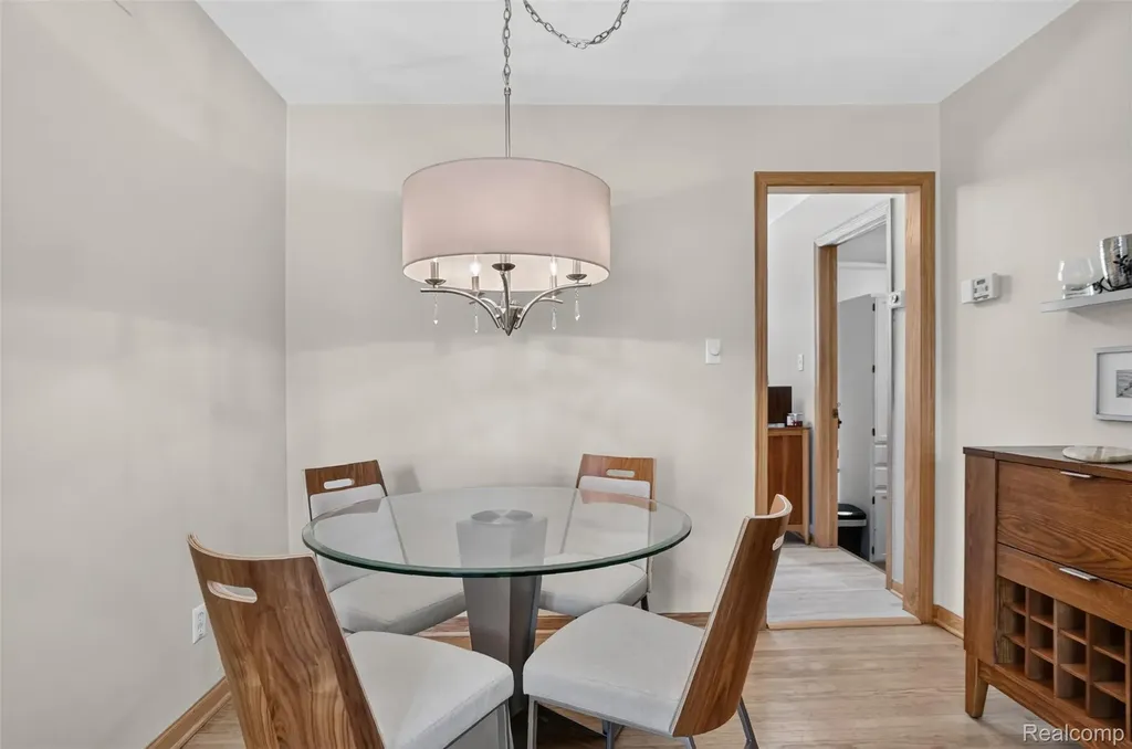 15690 Birwood Avenue Beverly Hills Village MI 48025