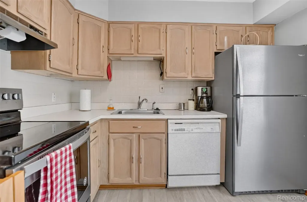 15690 Birwood Avenue Beverly Hills Village MI 48025