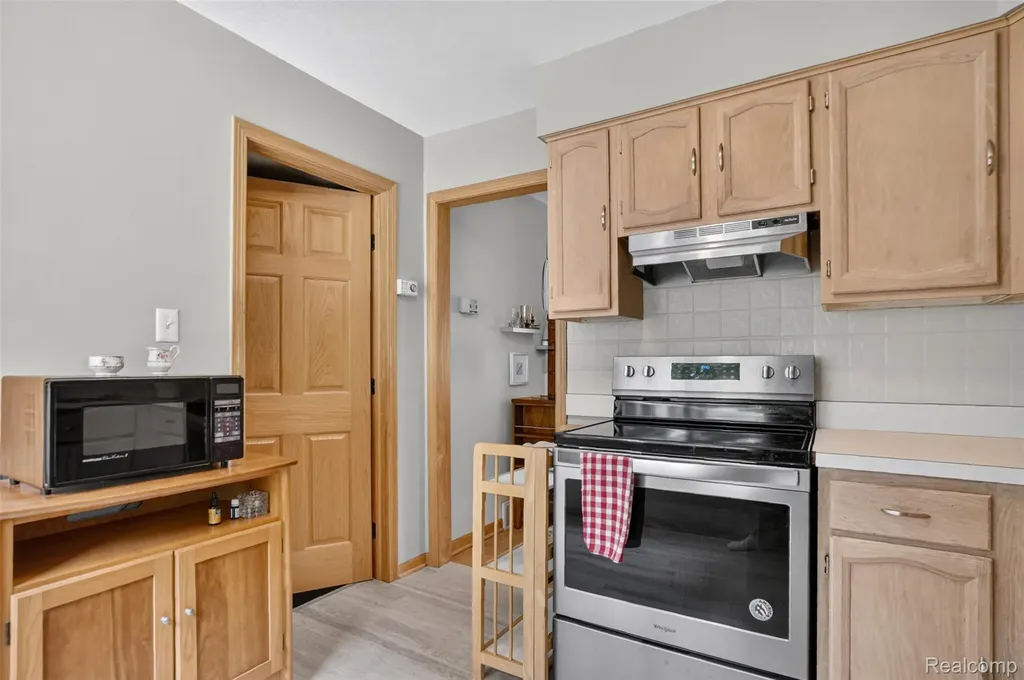 15690 Birwood Avenue Beverly Hills Village MI 48025