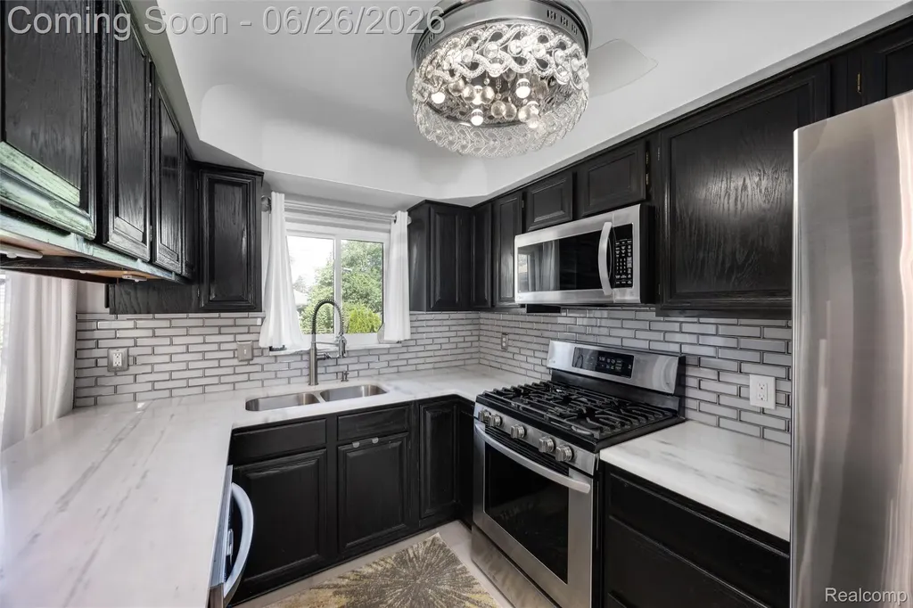 174 Pleasant Lake Drive Waterford Charter Township MI 48327