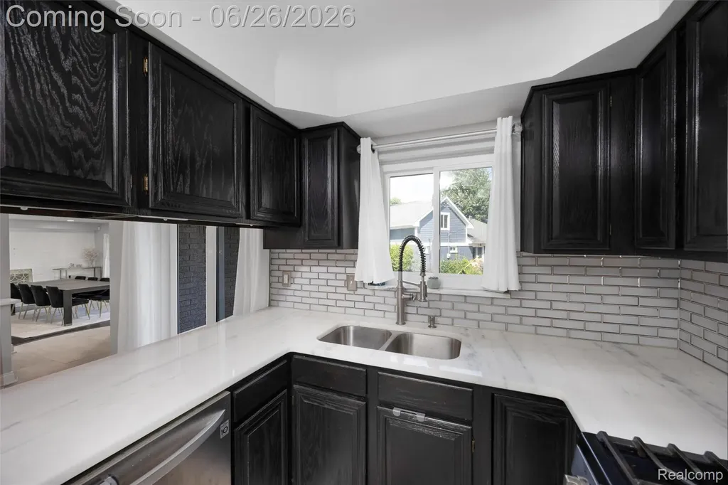 174 Pleasant Lake Drive Waterford Charter Township MI 48327