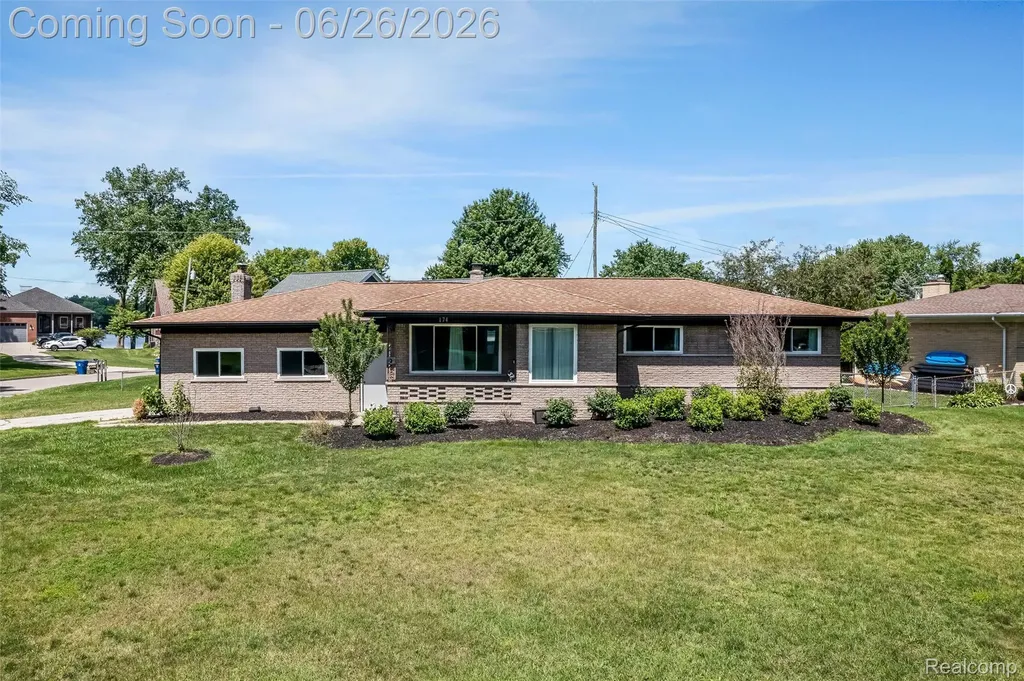 174 Pleasant Lake Drive Waterford Charter Township MI 48327