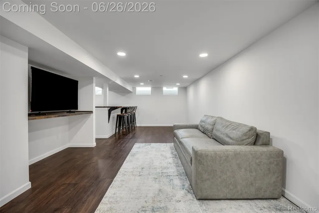 174 Pleasant Lake Drive Waterford Charter Township MI 48327
