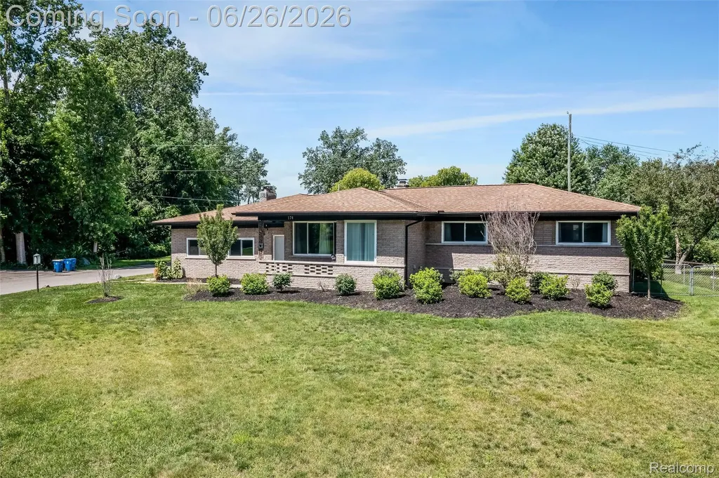 174 Pleasant Lake Drive Waterford Charter Township MI 48327