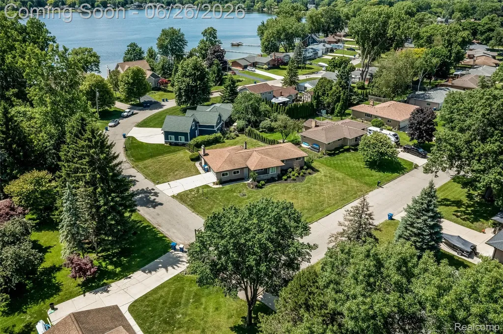 174 Pleasant Lake Drive Waterford Charter Township MI 48327