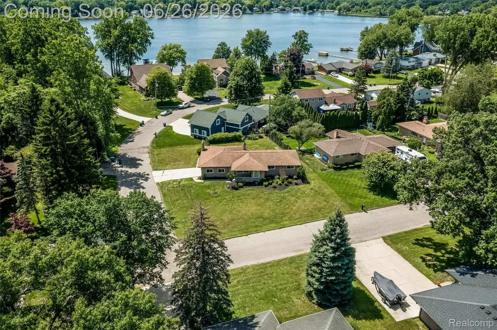 174 Pleasant Lake Drive Waterford Charter Township MI 48327