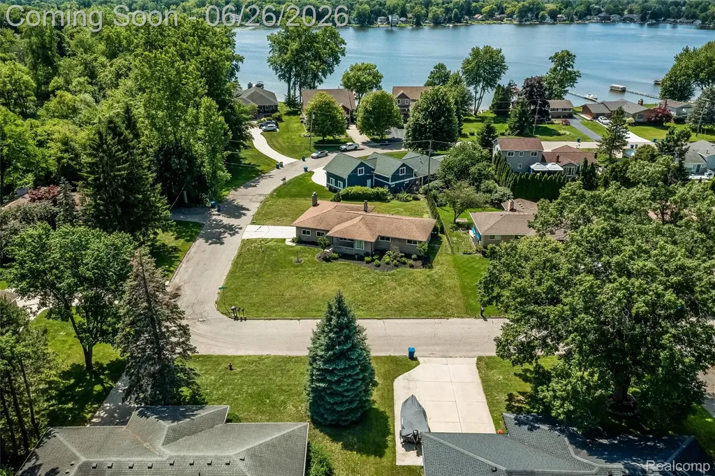 174 Pleasant Lake Drive Waterford Charter Township MI 48327