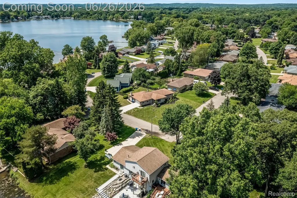174 Pleasant Lake Drive Waterford Charter Township MI 48327