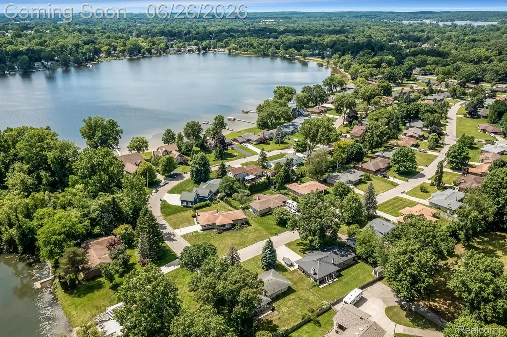174 Pleasant Lake Drive Waterford Charter Township MI 48327