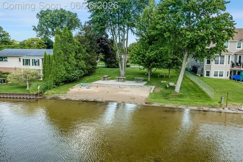 174 Pleasant Lake Drive Waterford Charter Township MI 48327