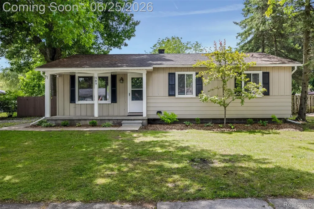 309 Crescent Avenue Holly Village MI 48442