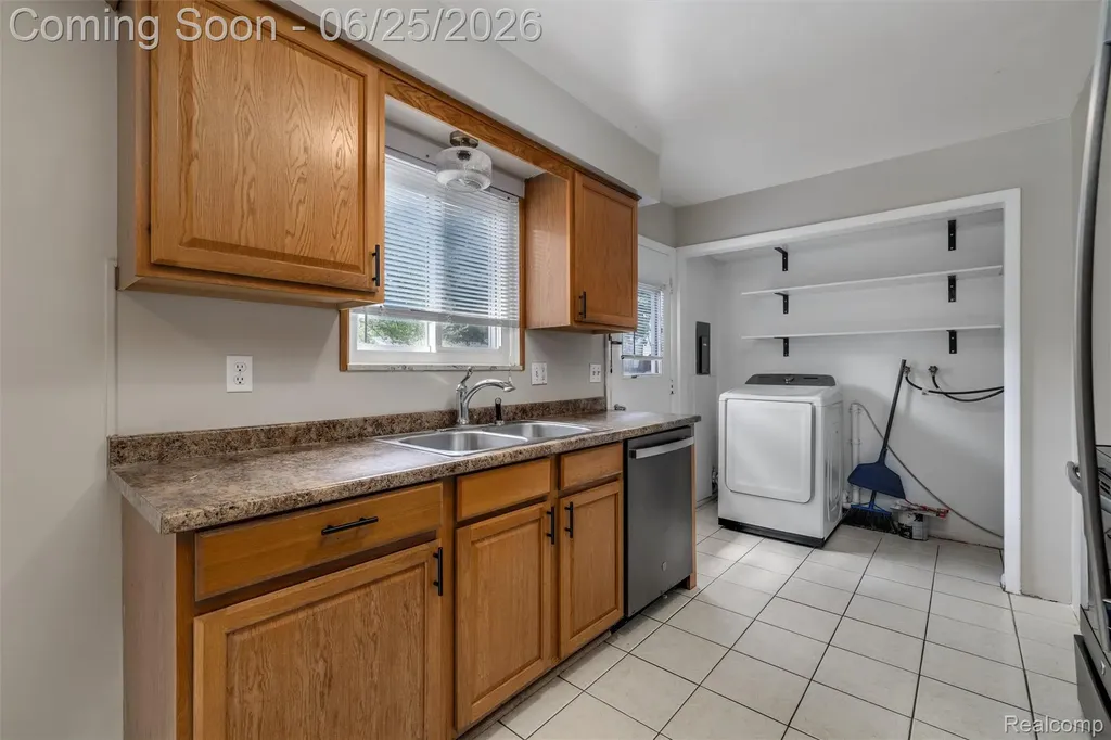 309 Crescent Avenue Holly Village MI 48442