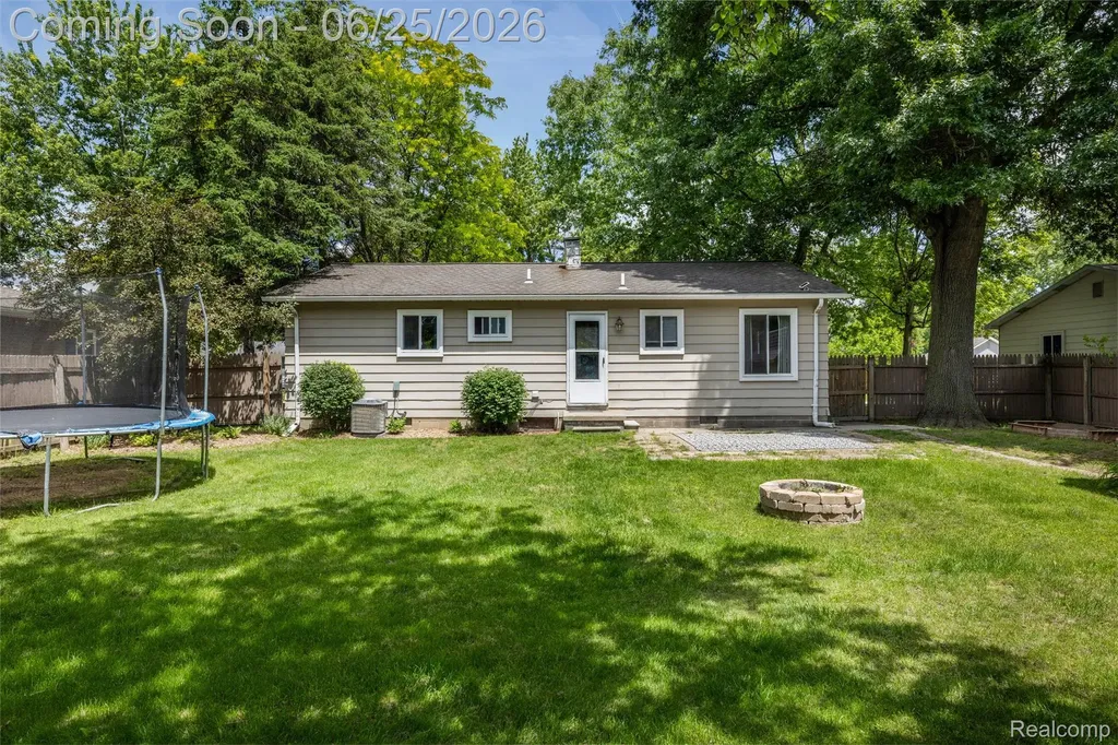 309 Crescent Avenue Holly Village MI 48442
