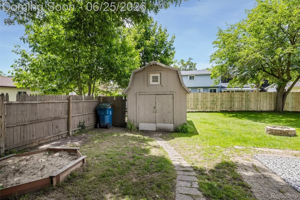309 Crescent Avenue Holly Village MI 48442