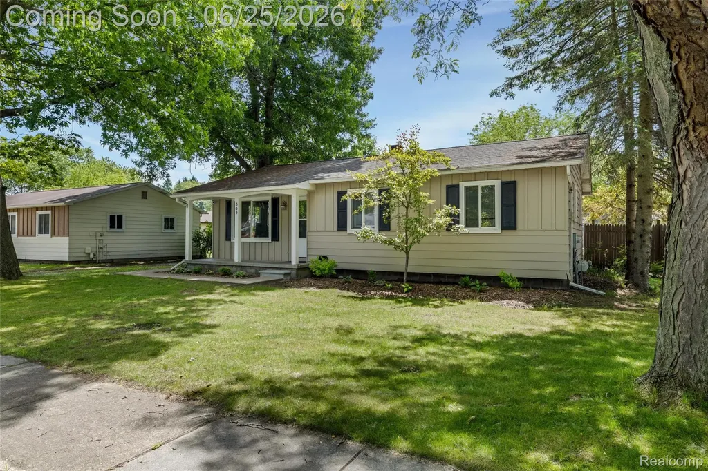 309 Crescent Avenue Holly Village MI 48442