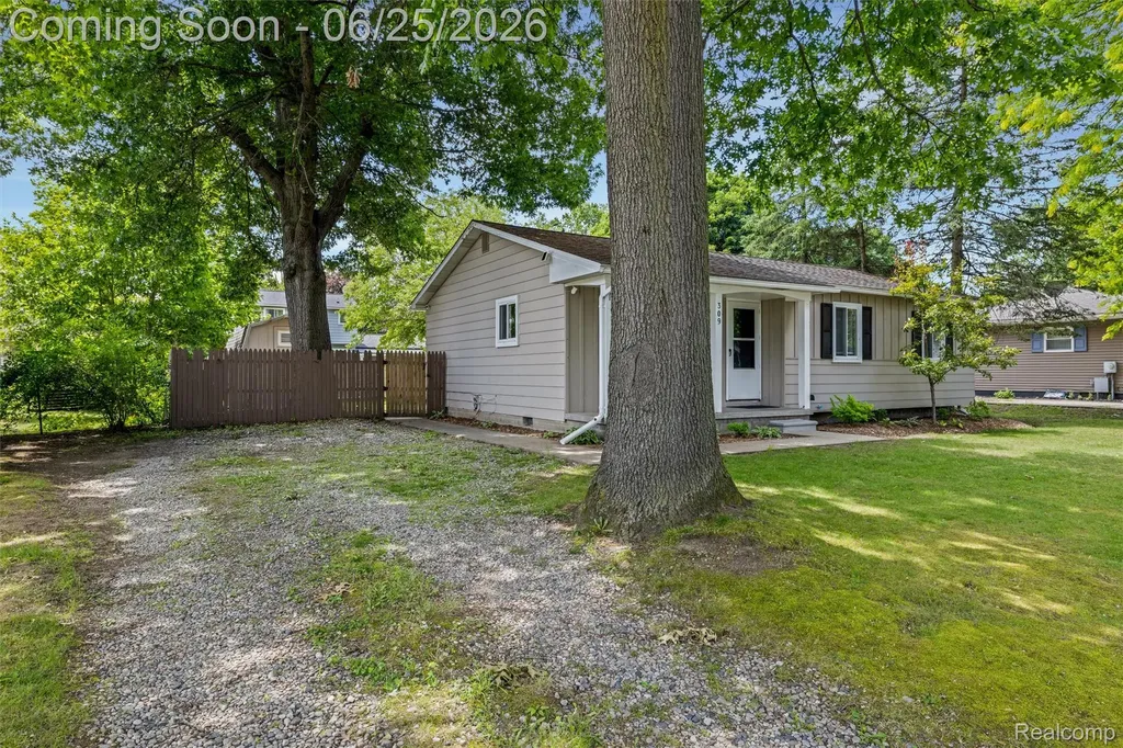 309 Crescent Avenue Holly Village MI 48442