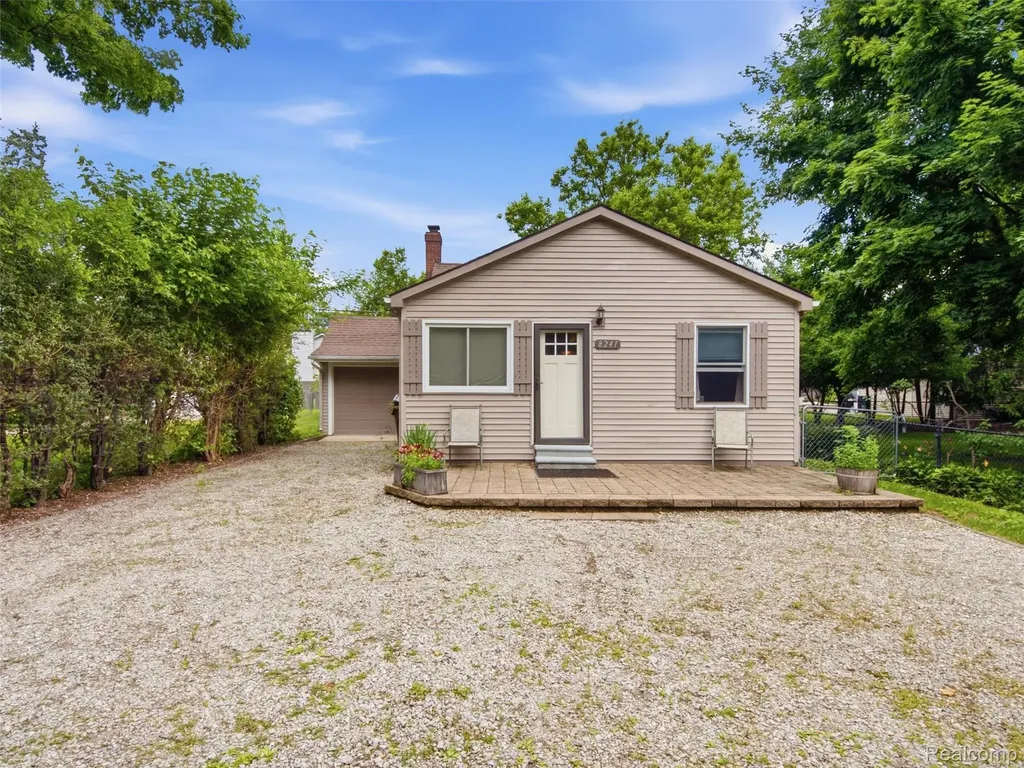 8241 Janis Street Utica City MI 48317
