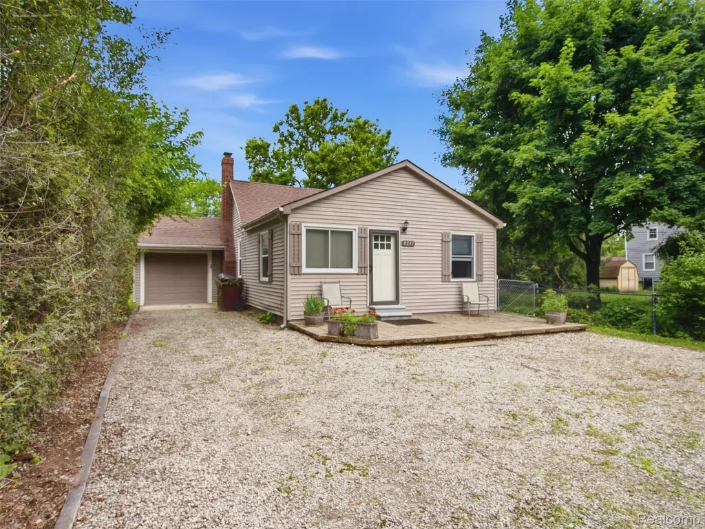8241 Janis Street Utica City MI 48317